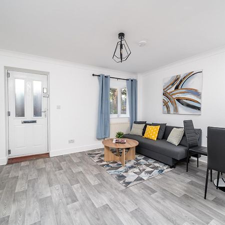 Cozy 3 Bed House With Garden & Parking In Rochester, Kent Mins To Train Station, Wifi Rochester  Dış mekan fotoğraf