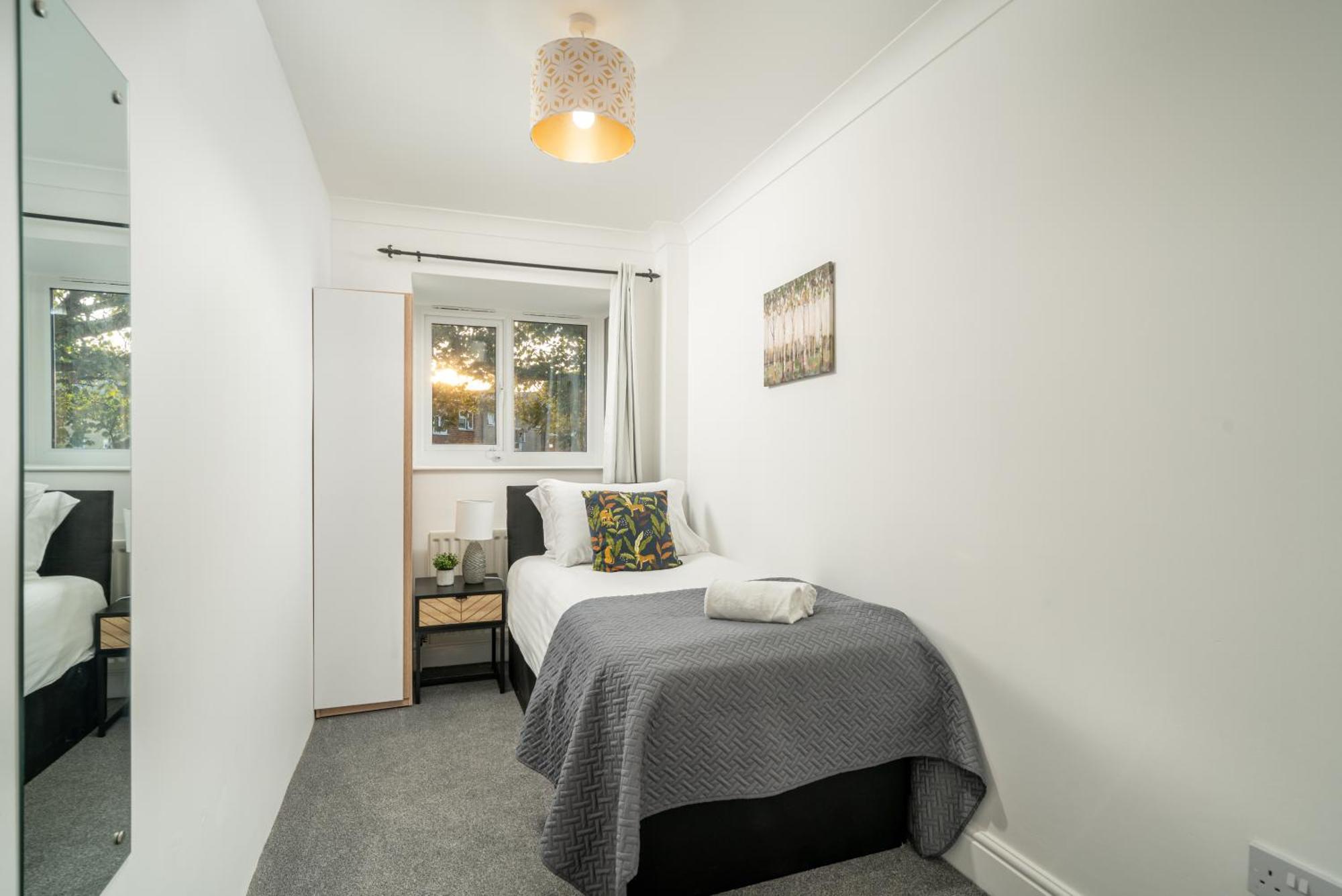Cozy 3 Bed House With Garden & Parking In Rochester, Kent Mins To Train Station, Wifi Rochester  Dış mekan fotoğraf