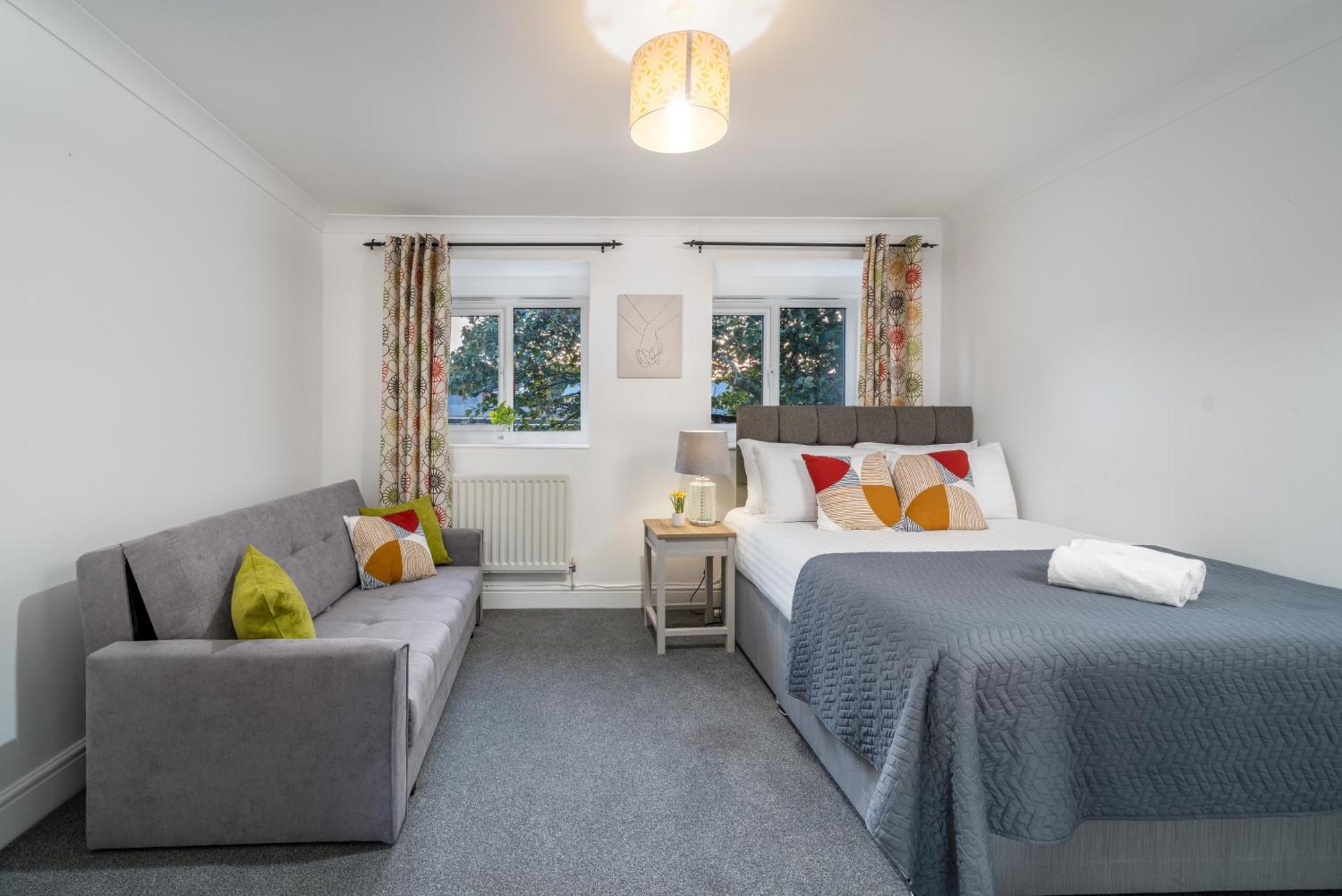 Cozy 3 Bed House With Garden & Parking In Rochester, Kent Mins To Train Station, Wifi Rochester  Dış mekan fotoğraf