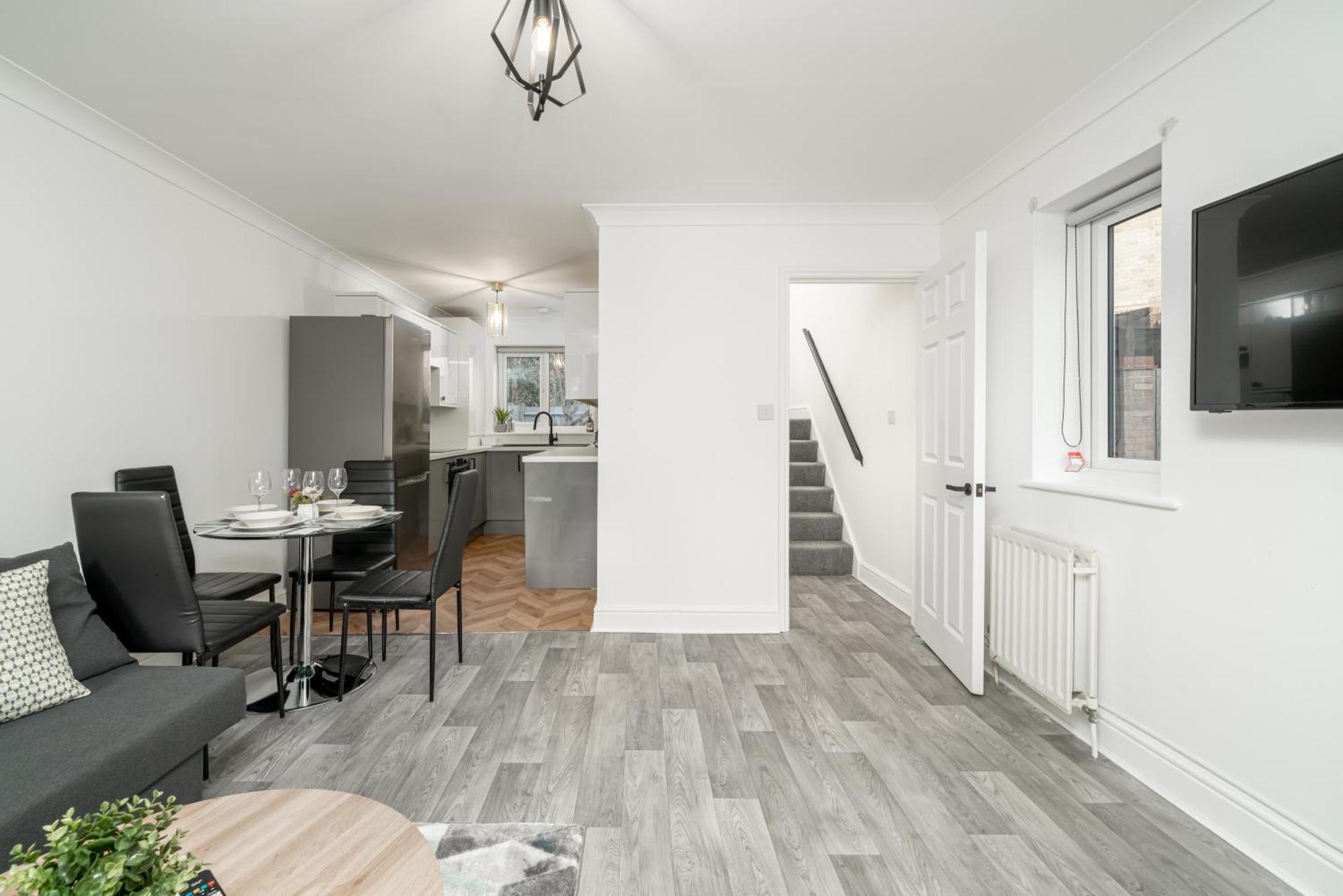 Cozy 3 Bed House With Garden & Parking In Rochester, Kent Mins To Train Station, Wifi Rochester  Dış mekan fotoğraf
