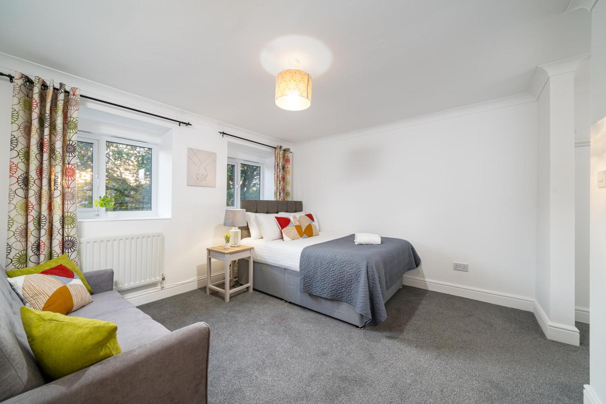 Cozy 3 Bed House With Garden & Parking In Rochester, Kent Mins To Train Station, Wifi Rochester  Dış mekan fotoğraf