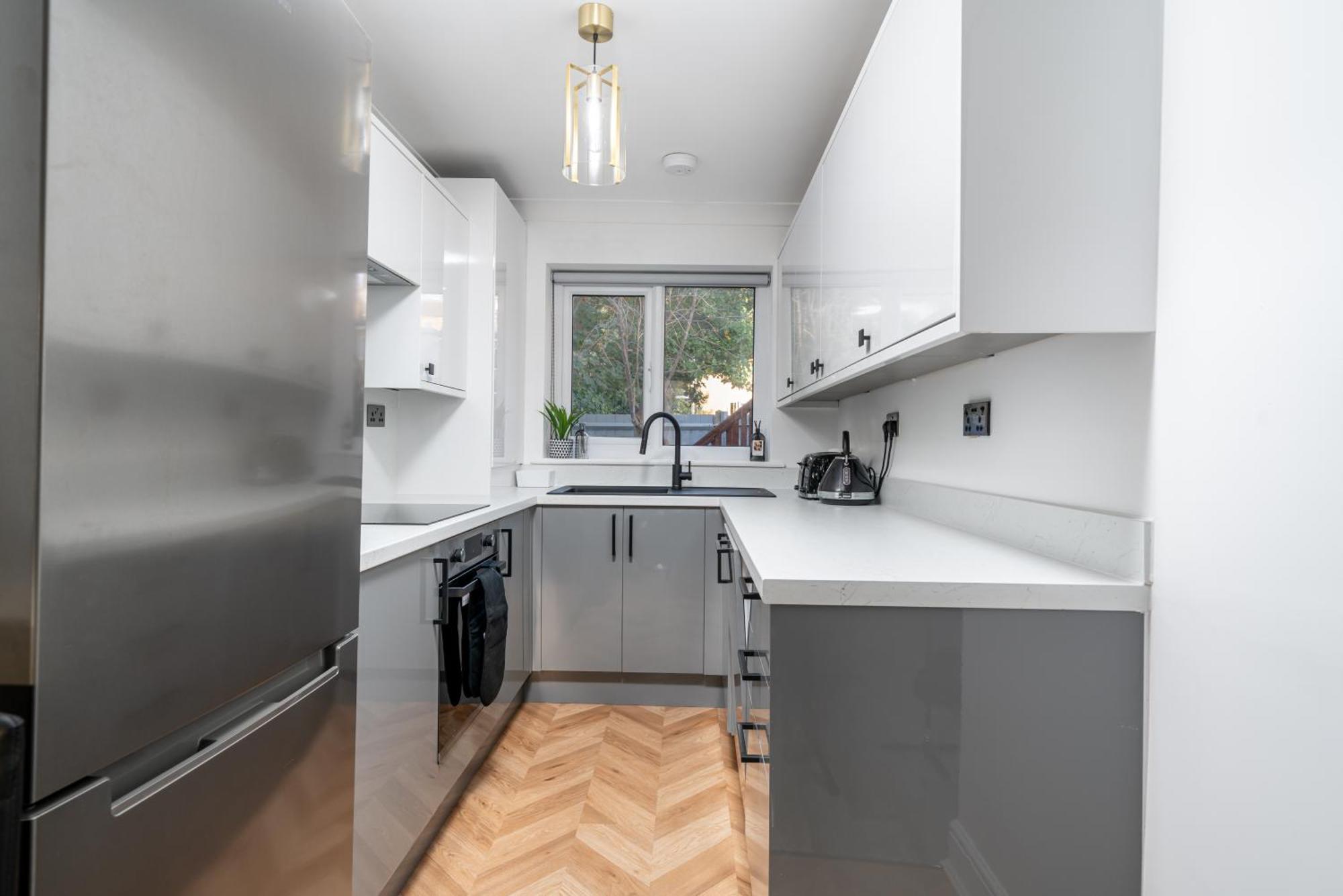 Cozy 3 Bed House With Garden & Parking In Rochester, Kent Mins To Train Station, Wifi Rochester  Dış mekan fotoğraf