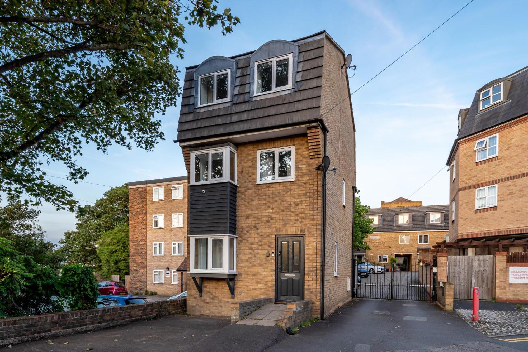 Cozy 3 Bed House With Garden & Parking In Rochester, Kent Mins To Train Station, Wifi Dış mekan fotoğraf